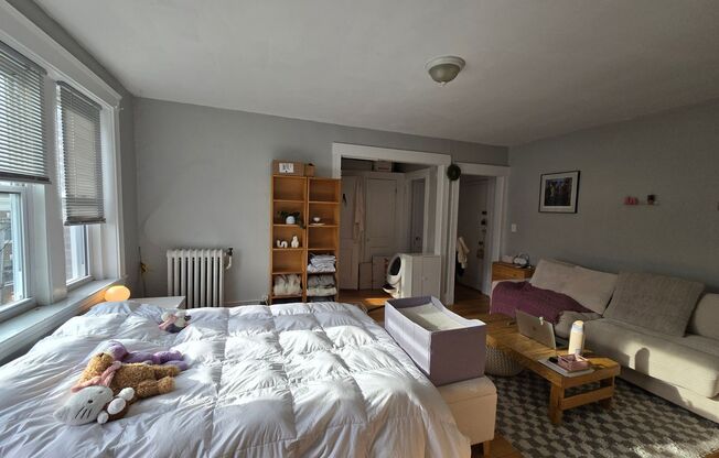 Studio, 1 bath, $2,200, Unit 27