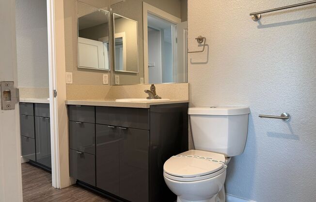 2 beds, 1 bath, 853 sqft, $2,560, Unit 9B