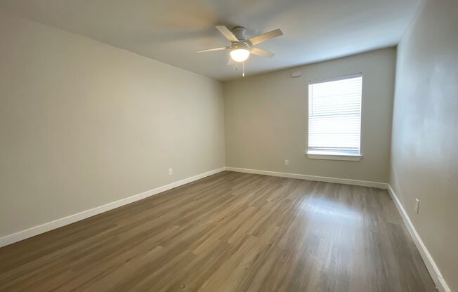 2 beds, 1 bath, 900 sqft, $1,321, Unit LAW7-112