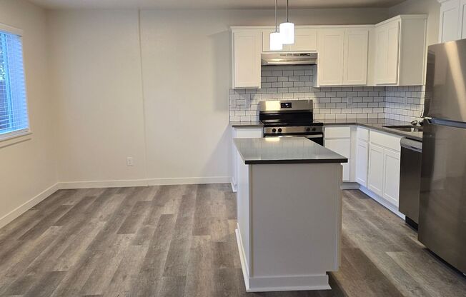 2 beds, 2 baths, 981 sqft, $1,795, Unit 118