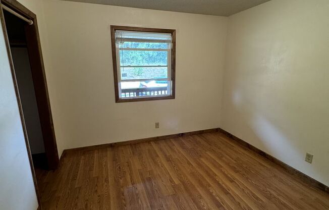 2 beds, 1 bath, $995