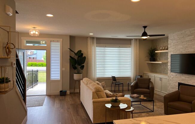 LIKE NEW End Unit Prairie Commons Luxury Townhome for Lease - 10801 NE 119th Pl
