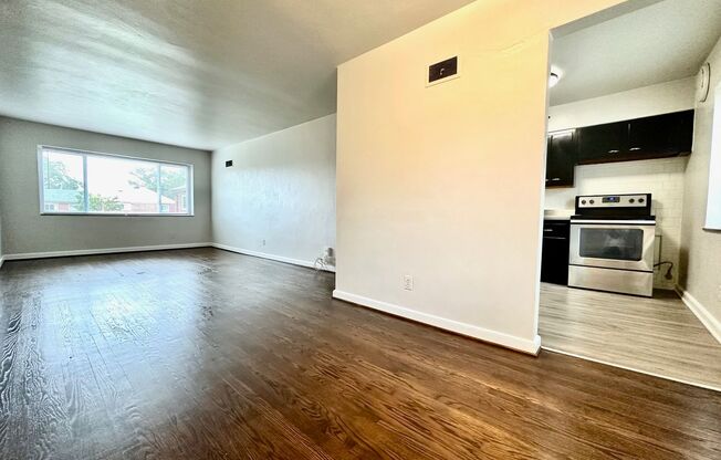 1 bed, 1 bath, 800 sqft, $950, Unit 5944- 2E