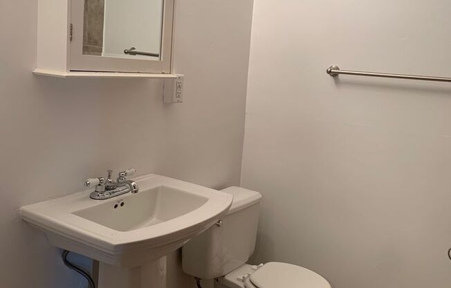 1 bed, 1 bath, $1,100, Unit Unit 303