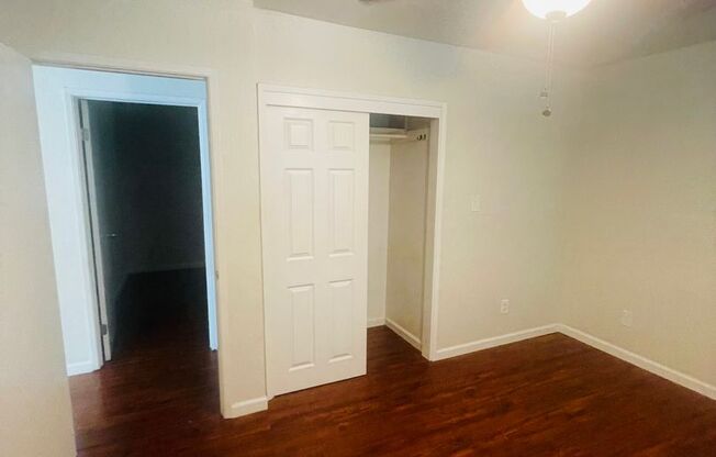 2 beds, 1 bath, 900 sqft, $1,295