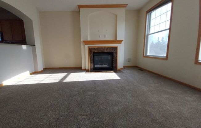 3 beds, 2.5 baths, $2,250, Unit UNIT B