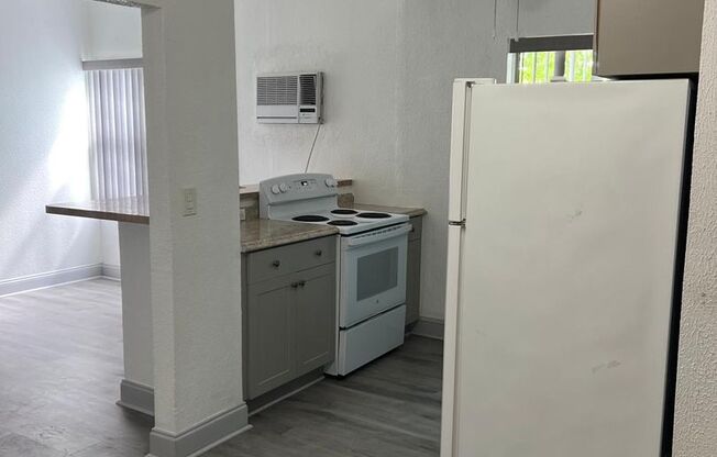 1 bed, 1 bath, 555 sqft, $1,800