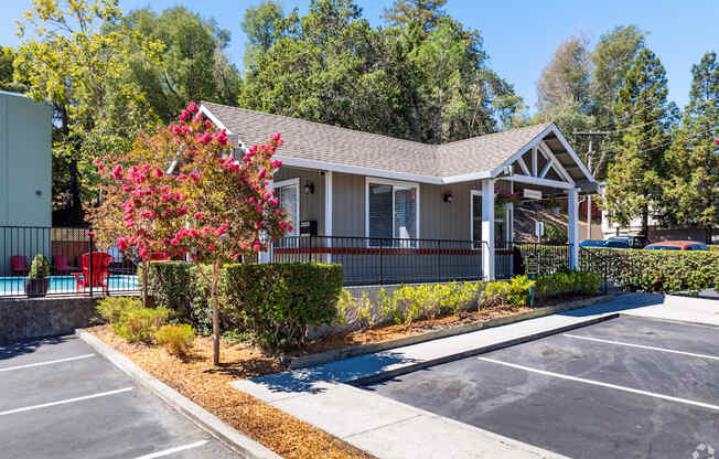 Welcome to 215 Bayview Apartments