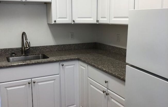 1 bed, 1 bath, 708 sqft, $1,340, Unit King Edward Annex 32