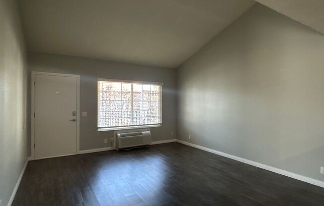 2 beds, 1 bath, 920 sqft, $2,595, Unit K7