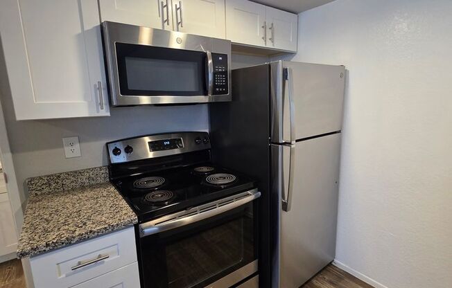 Studio, 1 bath, 415 sqft, $799, Unit 208