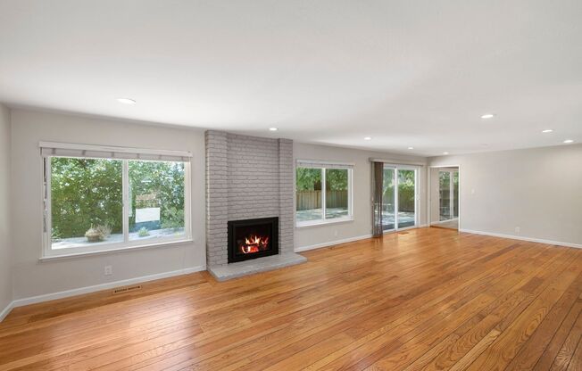 Spacious Menlo Park Retreat with 6 Bedrooms on Rare Oversized Lot!