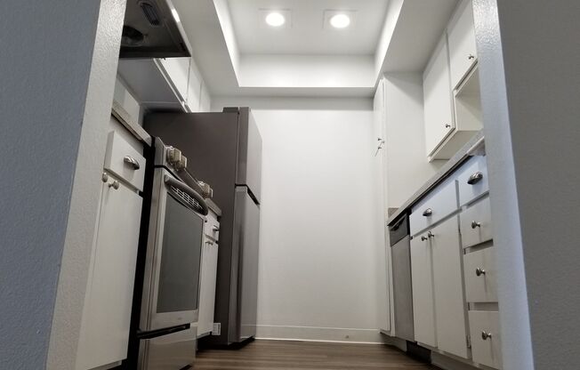 1 bed, 1 bath, 832 sqft, $2,225, Unit 121