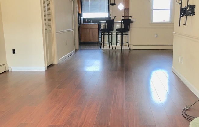 Lovely 2-Bed/1.5-Bath Home in Manayunk! Available mid-July!