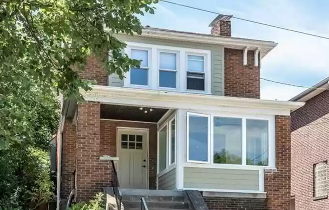 Must See 3 BD/ 2 BA located in Squirrel Hill Available 8/1/2026