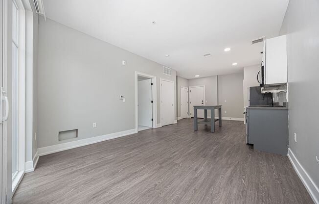 1 bed, 1 bath, 700 sqft, $1,195, Unit 410
