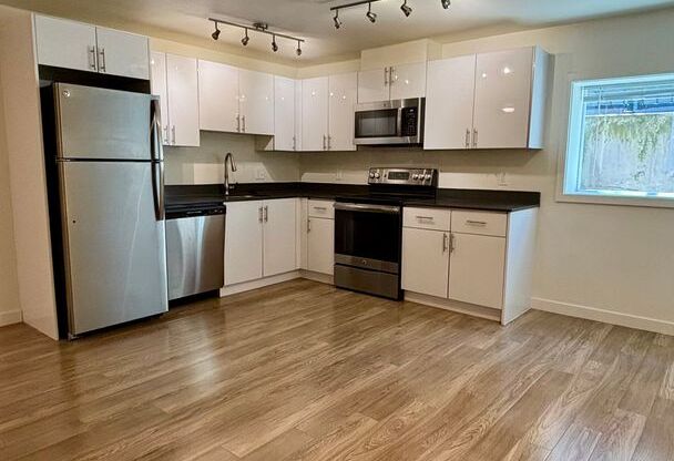 1 bed, 1 bath, 612 sqft, $1,795, Unit 03