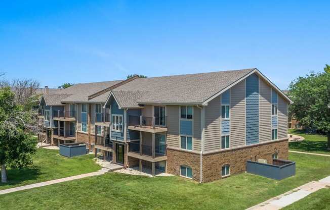 our apartments at the overlook feature a spacious yard and balconies