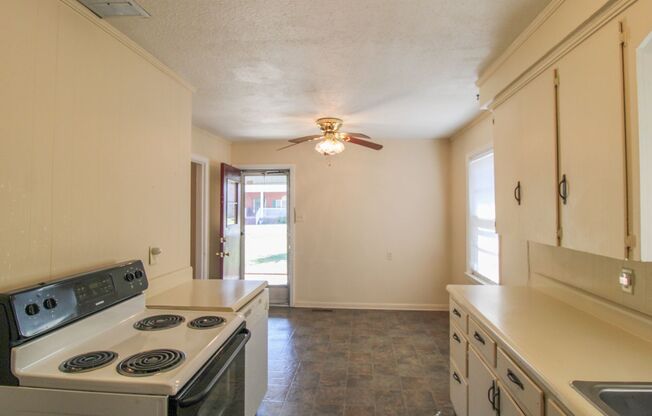 3 beds, 1 bath, $1,250