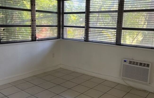 Studio, 1 bath, 450 sqft, $1,830