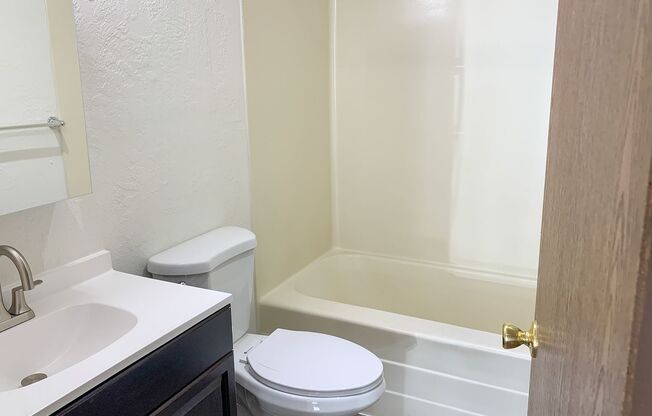 1 bed, 1 bath, 640 sqft, $1,050, Unit 41