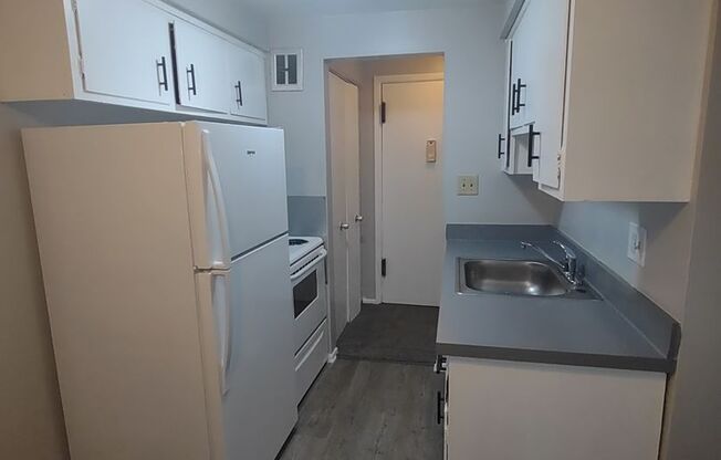 1 bed, 1 bath, 450 sqft, $805, Unit X201