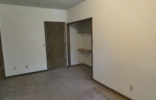 4 beds, 2 baths, $2,000, Unit Apt A