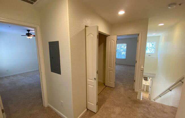 3 beds, 2.5 baths, $2,595, Unit #3014