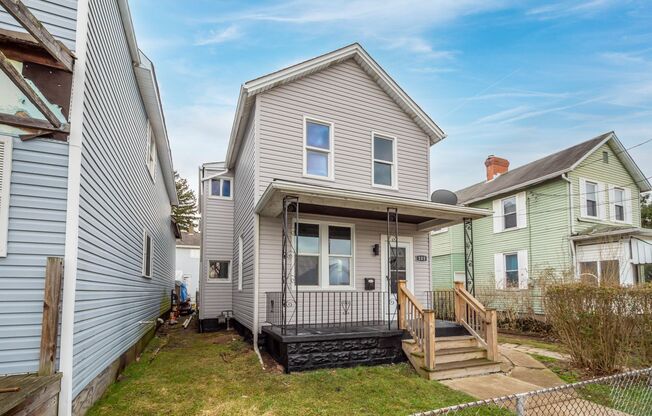 Beautiful 4 bedroom home in Coraopolis available June 1!