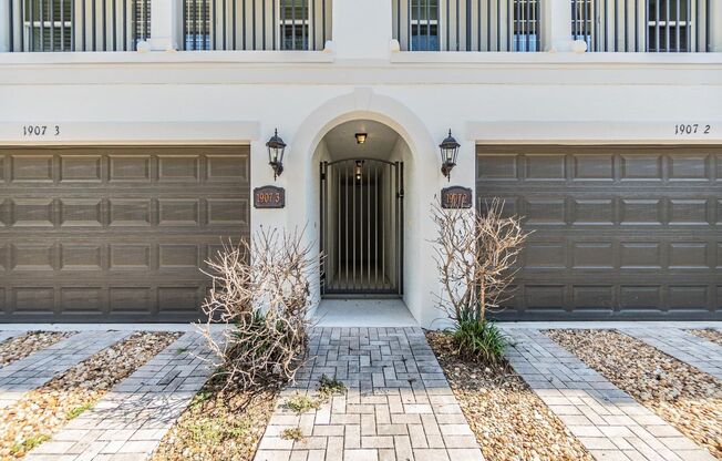 Large 3 Bed 3.5 Bath 2 Car Garage Townhouse in Heart of SoHo - Hyde Park
