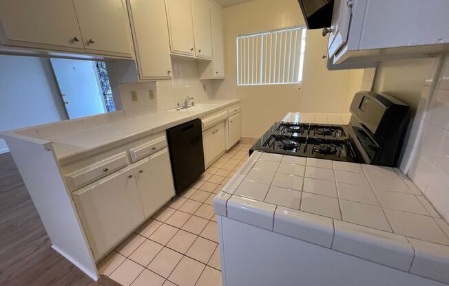 2 beds, 2 baths, $2,795, Unit 09