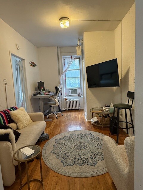 320 E 49 ST