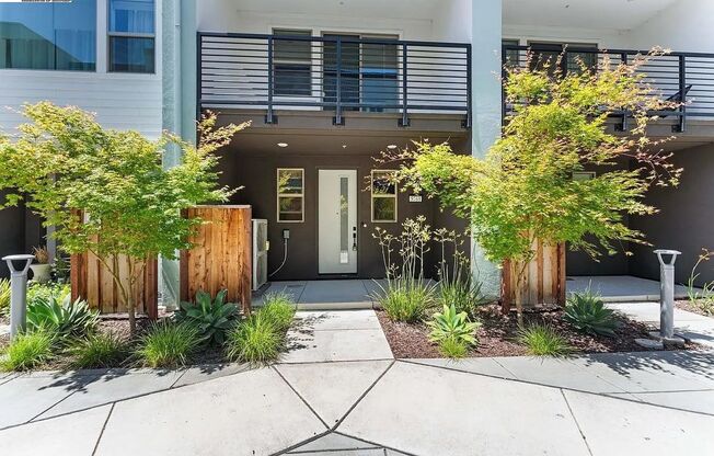 Beautiful Recently Built 2 Bedroom 2.5 Bath Tri Level Condo in Desirable Urban Oaks!