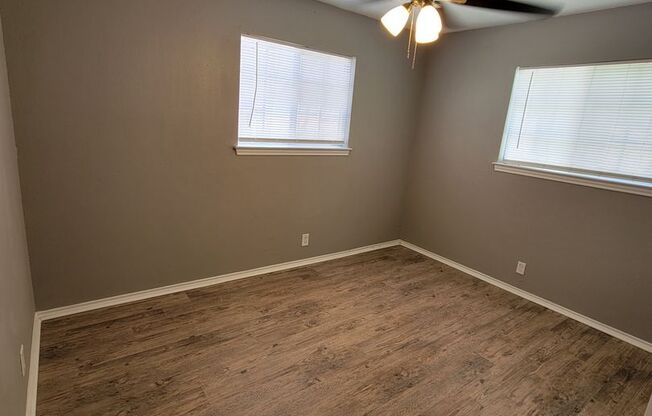 2 beds, 1 bath, $925, Unit 501