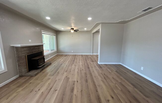 1404 GRAPE AVE