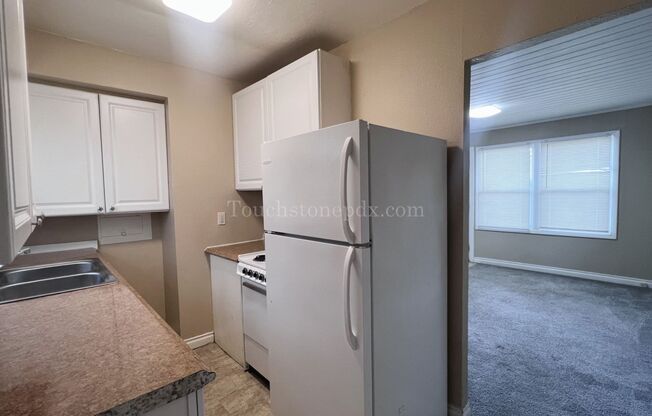 2 beds, 1 bath, $1,295