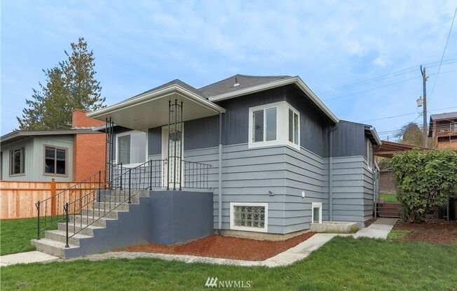 Charming West Seattle 3 Bed 2 Bath Charmer for Lease!