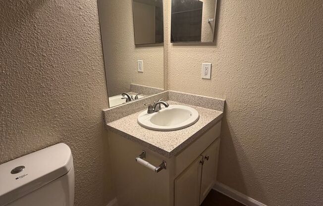 2 beds, 1 bath, 812 sqft, $1,085, Unit 1106