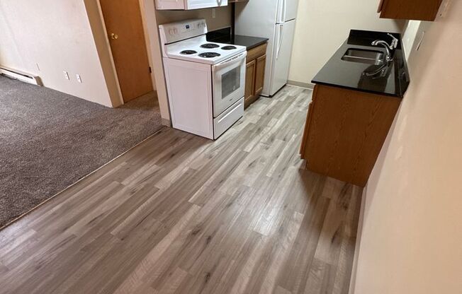 2 beds, 1 bath, 800 sqft, $960, Unit 400-16