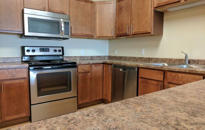 3 beds, 2 baths, 1,170 sqft, $1,380, Unit 5160-311