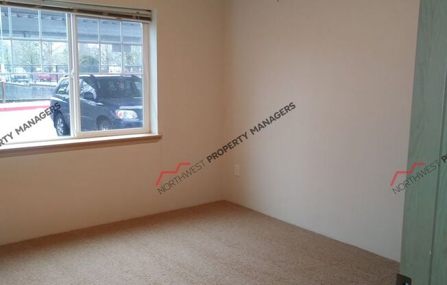 2 beds, 1 bath, 901 sqft, $1,450, Unit F-121