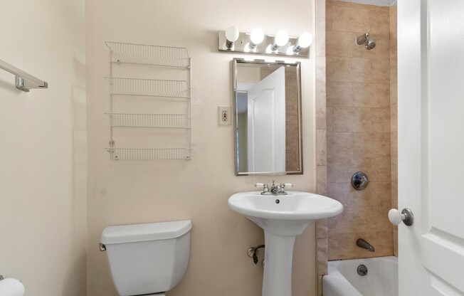 2 beds, 2 baths, 1,350 sqft, $4,000, Unit 1