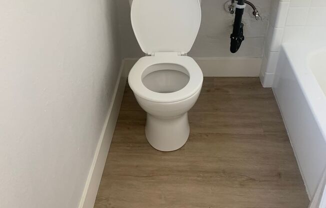 Studio, 1 bath, $1,320, Unit 06