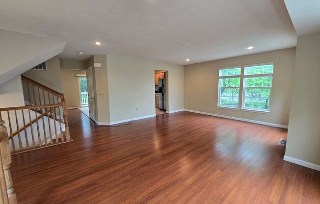 Beautiful End Unit Townhouse - Conveniently Located