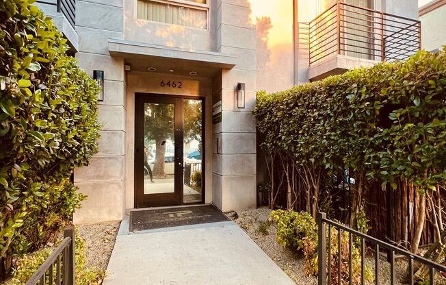 6462 Woodley Ave Residences
