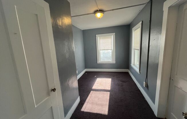 3 beds, 1 bath, $1,600, Unit Unit B