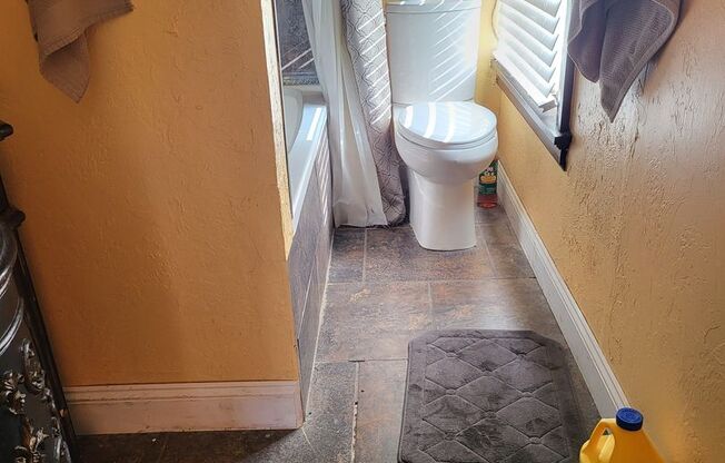 4 beds, 2.5 baths, $1,900