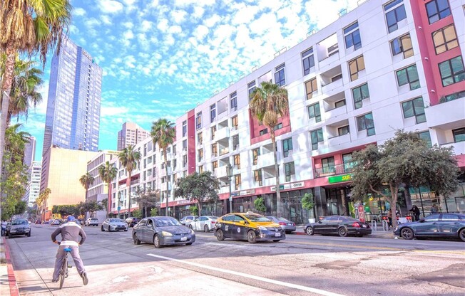 3 beds, 2 baths, 1,610 sqft, $8,000, Unit 612