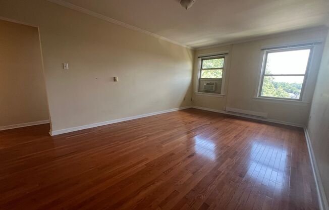 2 beds, 1 bath, 800 sqft, $1,859, Unit 5717 Hobart St. #38