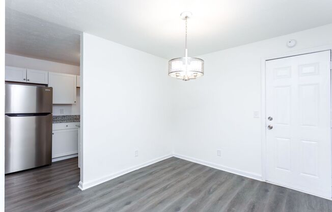 2 beds, 1 bath, 950 sqft, $1,049, Unit 118